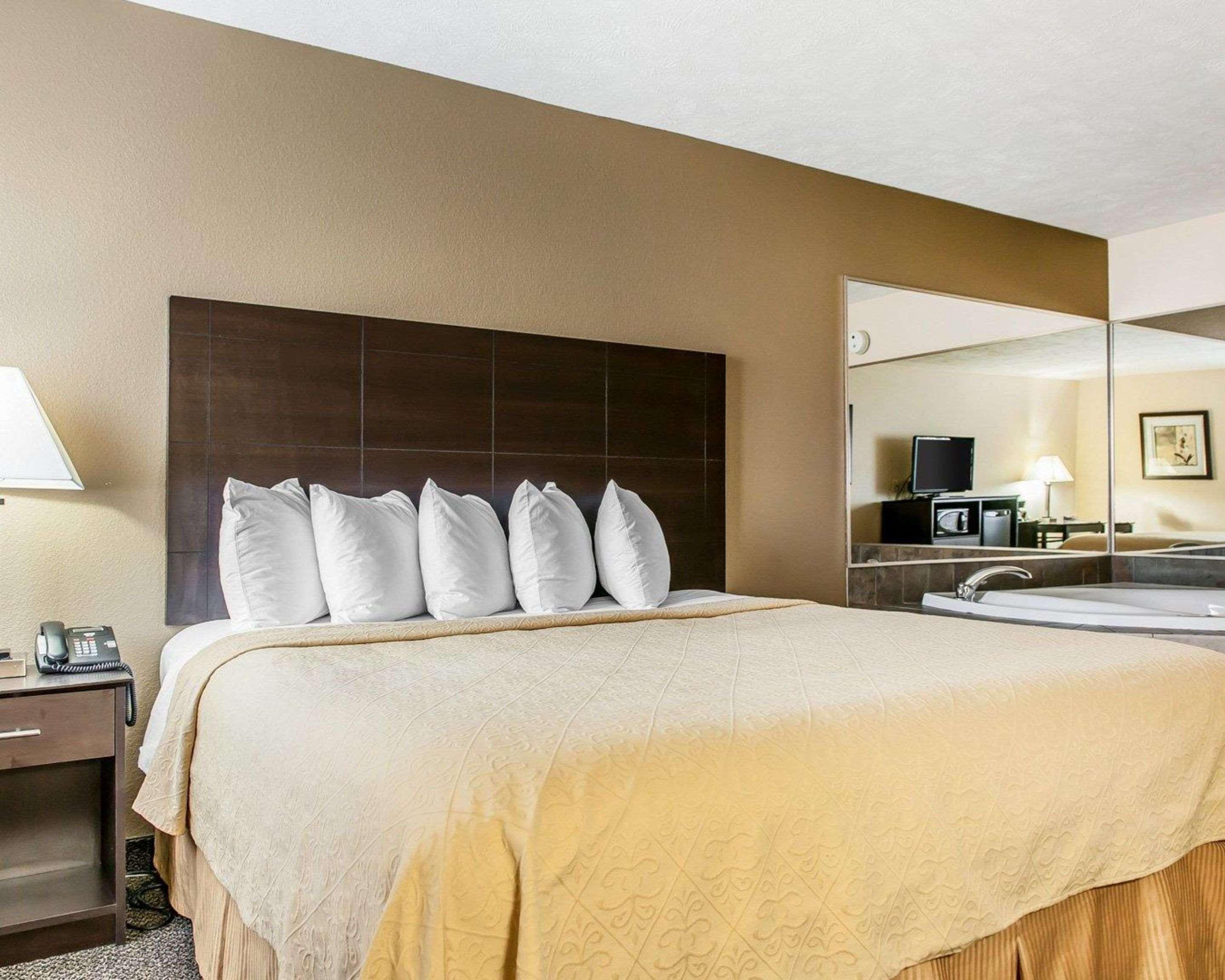 Quality & Hotel Mattoon